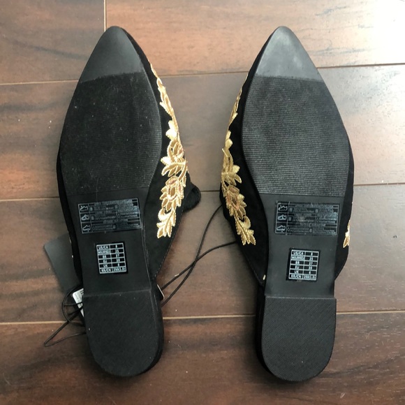 Forever 21 Pointed toe flat shoe - Picture 2 of 6